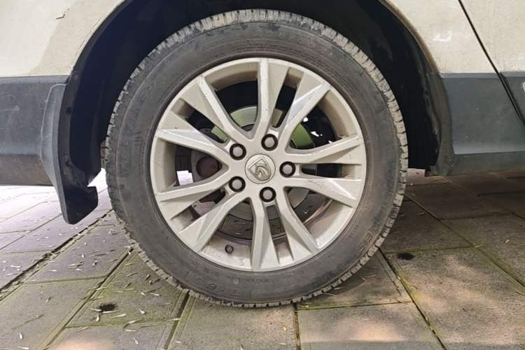 Used Baojun 730 2016 1.5T Manual Comfort Version 7 Seats Right Rear Wheel Hub