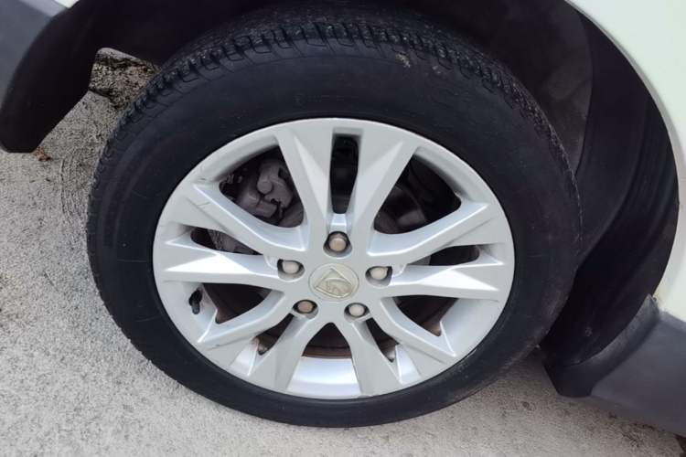 Used Baojun 730 2016 1.5L Manual Comfort Version 7 Seats China V Emission Standard Right Rear Wheel Hub