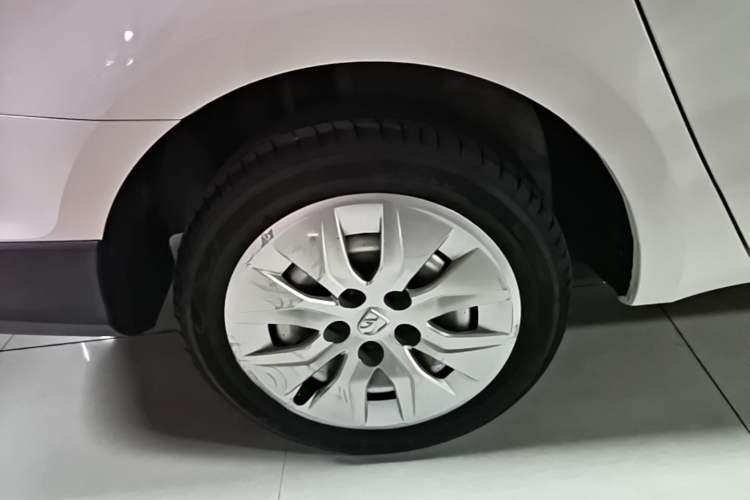 Used Baojun 730 2016 Revised 1.5L Manual Standard Version 7 Seats China V Emission Standard Right Rear Wheel Hub