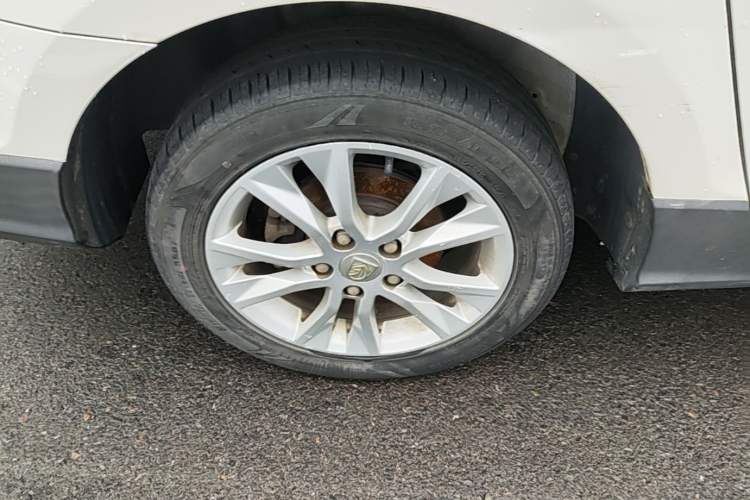 Used Baojun 730 2016 1.5L Manual Comfort Version 7 Seats China V Emission Standard Right Rear Wheel Hub
