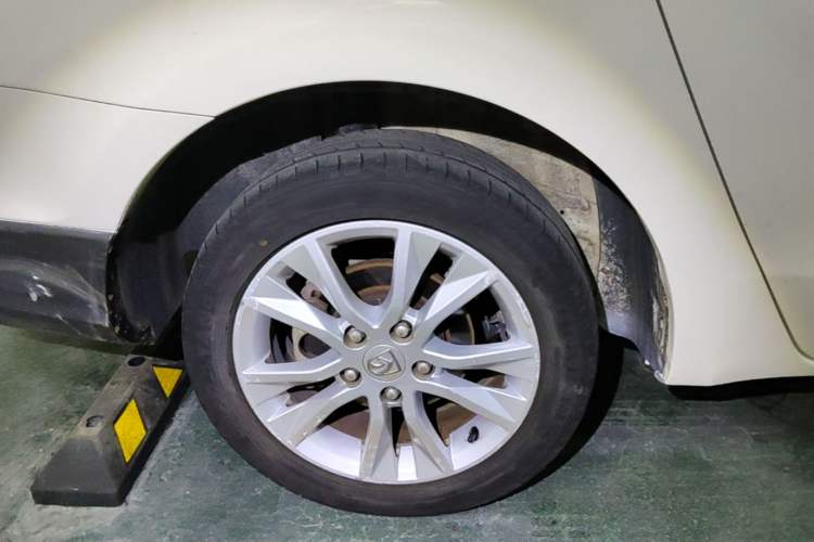 Used Baojun 730 2016 Revised 1.5L Manual Standard Version 7 Seats China V Emission Standard Right Rear Wheel Hub