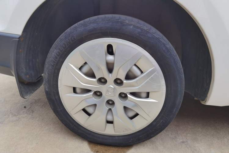 Used Baojun 730 2016 Revised Version 1.5L Manual Standard Model 5 Seats Right Rear Wheel Hub