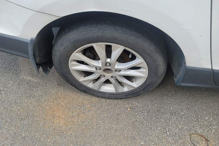 Used Baojun 730 2016 1.8L iAMT Comfort Version 7 Seats Right Rear Wheel Hub