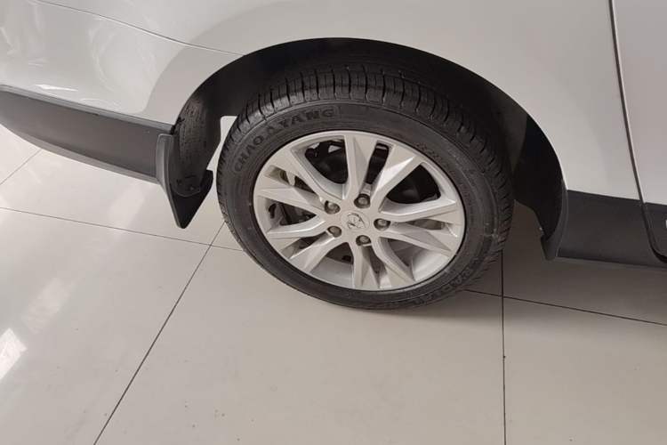 Used Baojun 730 2016 1.5L Manual Comfort Version 7 Seats China V Emission Standard Right Rear Wheel Hub