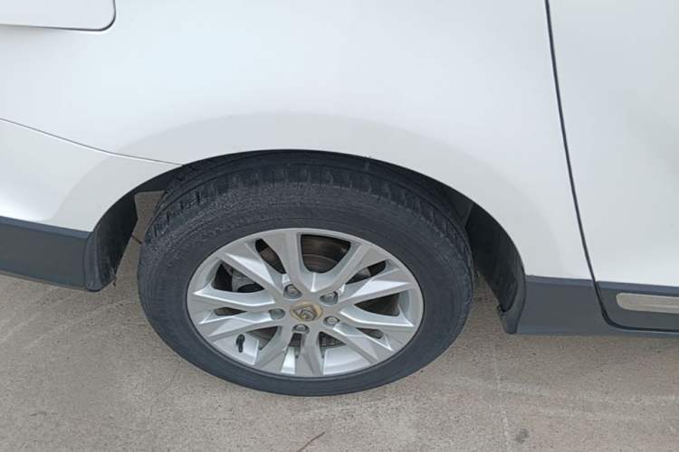 Used Baojun 730 2016 1.5L Manual Comfort Version 7 Seats China V Emission Standard Right Rear Wheel Hub
