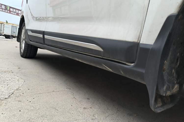 Used Baojun 730 2016 1.5L Manual Comfort Version 7 Seats China V Emission Standard Right Side Sill