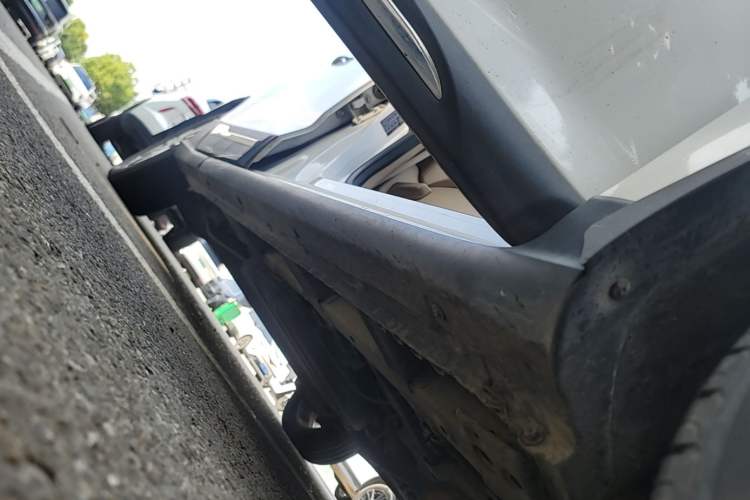 Used Baojun 730 2016 1.8L iAMT Comfort Version 7 Seats Right Side Sill