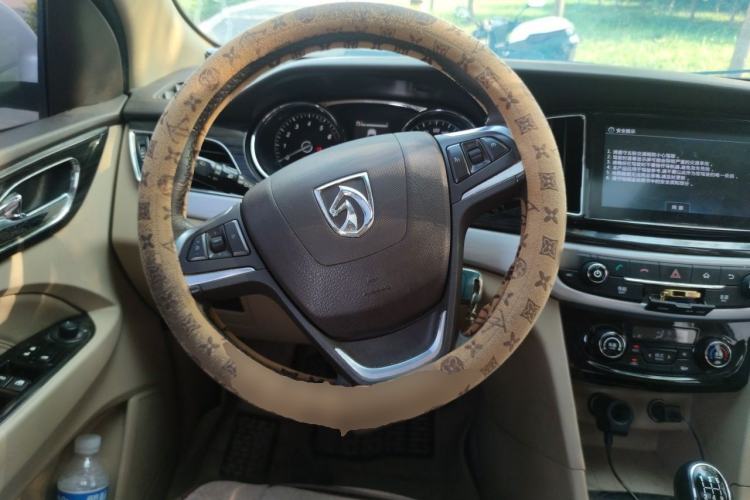 Used Baojun 730 2016 1.5L Manual Luxury Edition 7 Seats Steering Wheel
