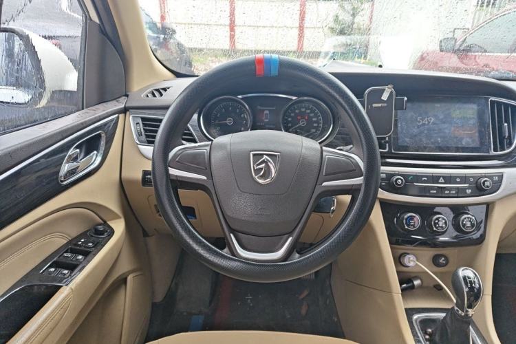 Used Baojun 730 2016 1.5L Manual Comfort Version 7 Seats China V Emission Standard Steering Wheel