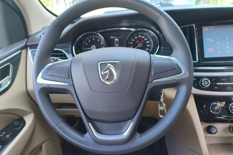 Used Baojun 730 2016 1.5L Manual Comfort Version 7 Seats China V Emission Standard Steering Wheel