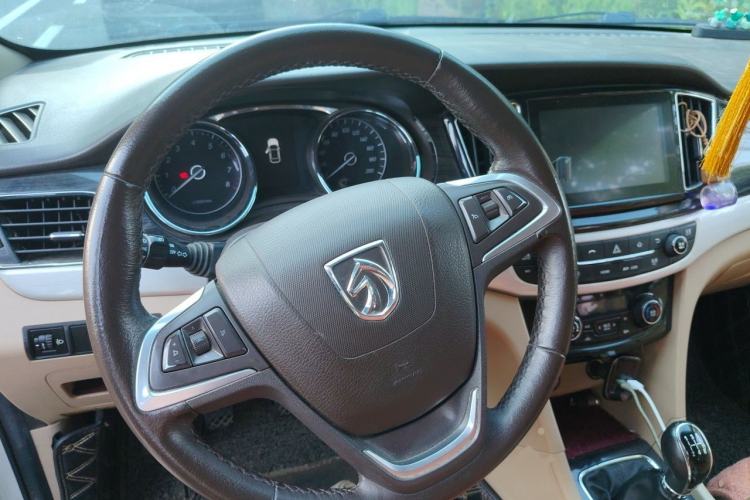 Used Baojun 730 2016 1.5L Manual Luxury Edition 7 Seats Steering Wheel