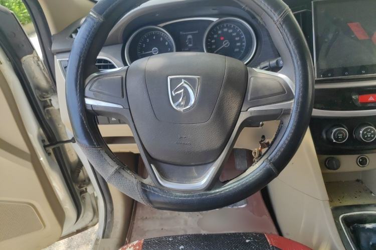Used Baojun 730 2016 Revised 1.5L Manual Standard Version 7 Seats China V Emission Standard Steering Wheel