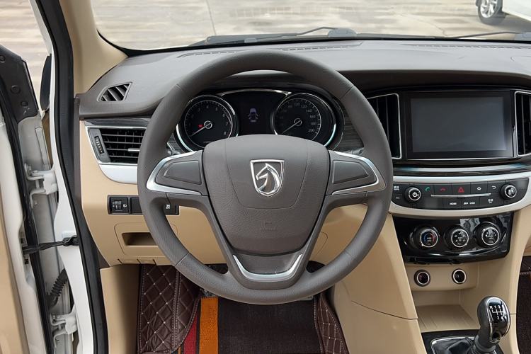 Used Baojun 730 2016 1.5T Manual Comfort Version 7 Seats Steering Wheel