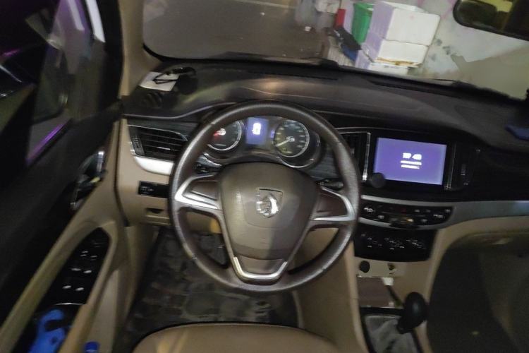 Used Baojun 730 2016 1.5T Manual Comfort Version 7 Seats Steering Wheel