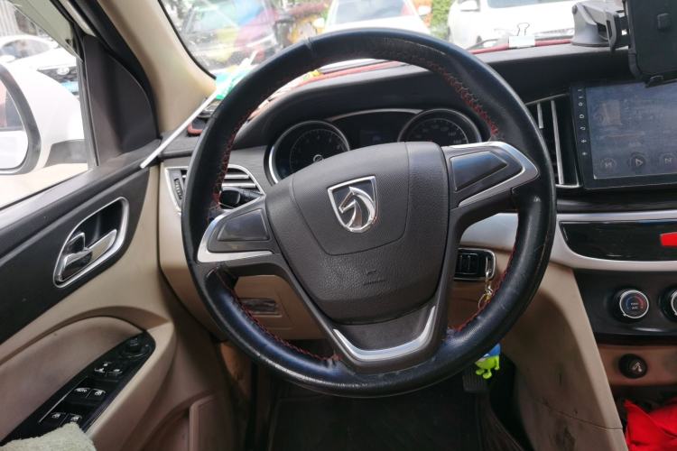 Used Baojun 730 2016 1.5L Manual Standard Version 7 Seats Steering Wheel