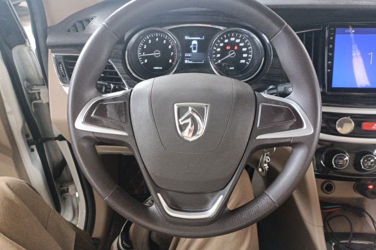 Used Baojun 730 2016 1.5L Manual Comfort Version 7 Seats China V Emission Standard Steering Wheel