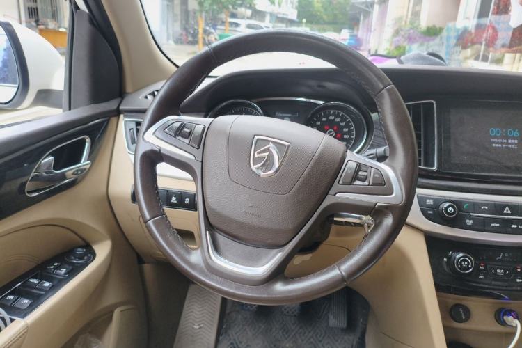 Used Baojun 730 2016 1.5L Manual Luxury Edition 7 Seats Steering Wheel