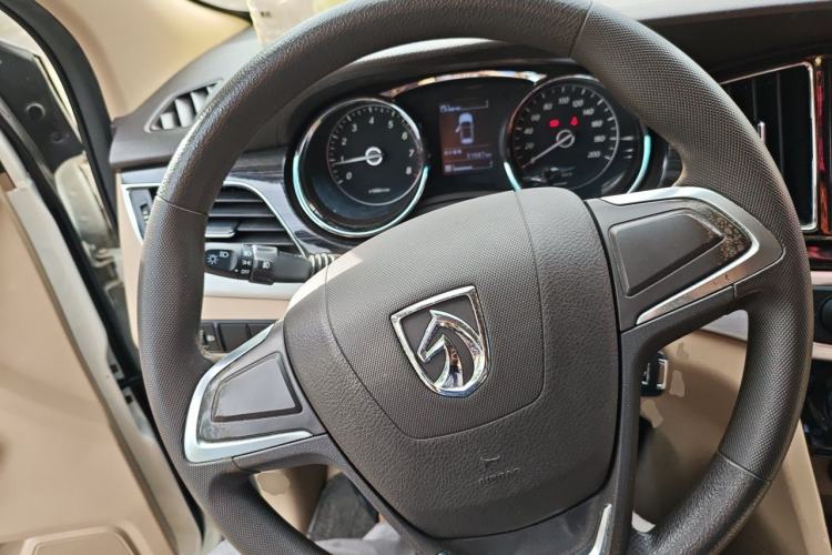 Used Baojun 730 2016 1.5L Manual Comfort Version 7 Seats China V Emission Standard Steering Wheel