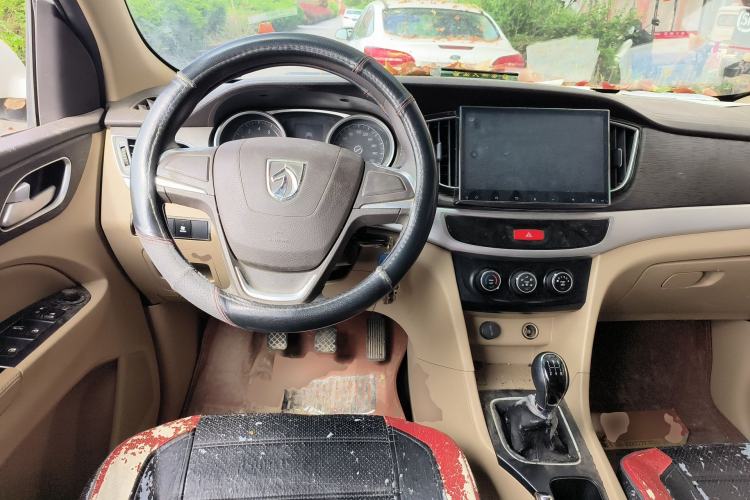 Used Baojun 730 2016 Revised 1.5L Manual Standard Version 7 Seats China V Emission Standard Steering Wheel