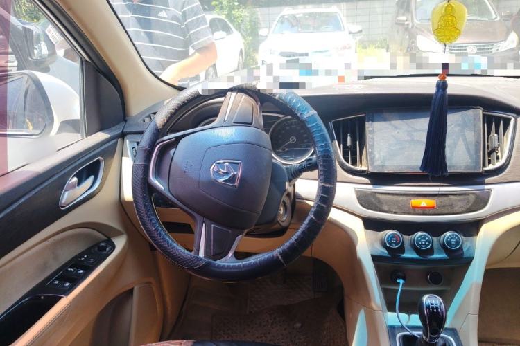 Used Baojun 730 2016 1.5L Manual Standard Version 7 Seats Steering Wheel