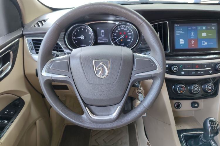Used Baojun 730 2016 1.5T Manual Comfort Version 7 Seats Steering Wheel