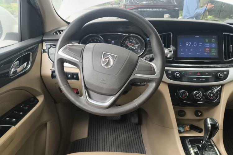 Used Baojun 730 2016 1.8L iAMT Comfort Version 7 Seats Steering Wheel