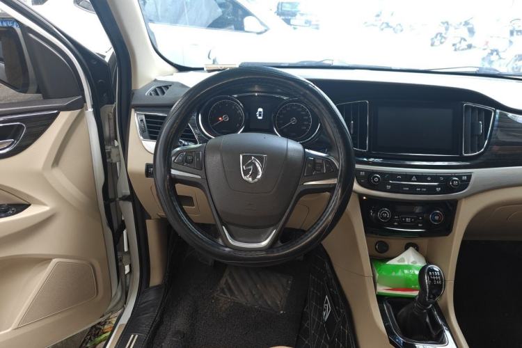 Used Baojun 730 2016 1.5L Manual Luxury Edition 7 Seats Steering Wheel