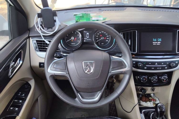 Used Baojun 730 2016 1.5L Manual Comfort Version 7 Seats China V Emission Standard Steering Wheel