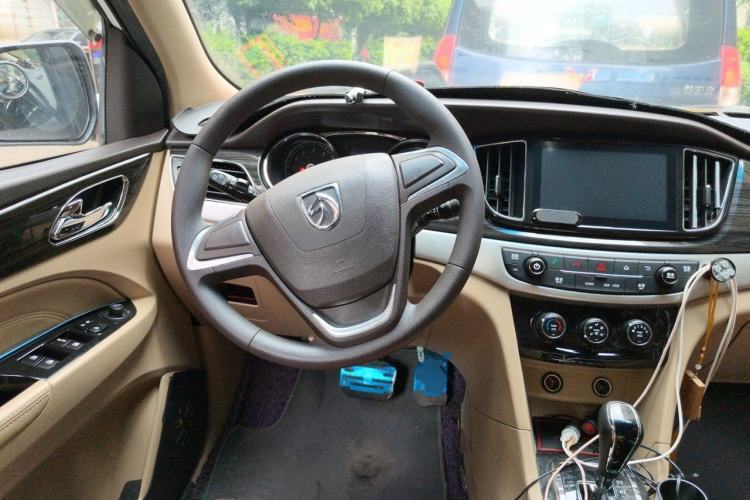 Used Baojun 730 2016 1.8L iAMT Comfort Version 7 Seats Steering Wheel