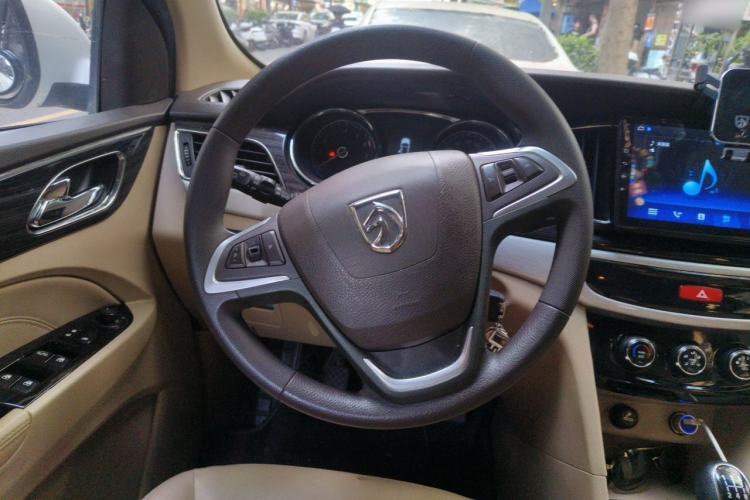 Used Baojun 730 2016 1.5L Manual Comfort Version 7 Seats China V Emission Standard Steering Wheel