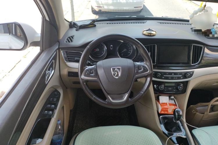 Used Baojun 730 2016 1.8L Manual Luxury Edition 7 Seats Steering Wheel