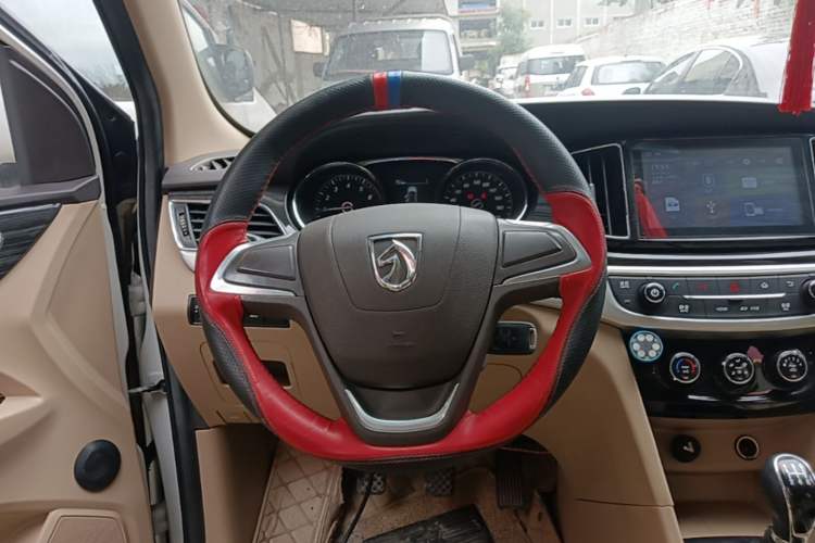 Used Baojun 730 2016 1.5L Manual Comfort Version 7 Seats China V Emission Standard Steering Wheel