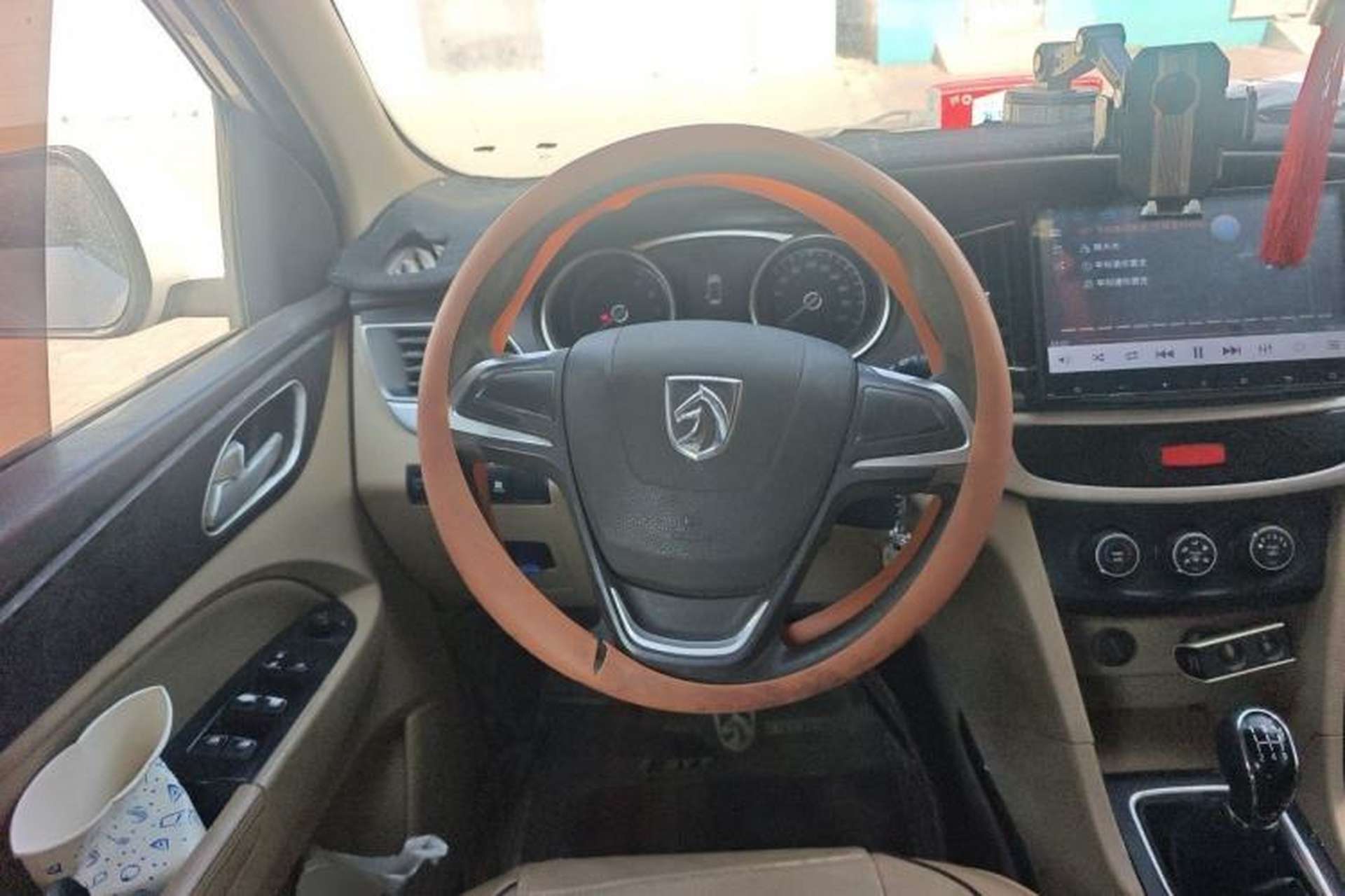Used Baojun 730 2016 1.5L Manual Standard Version 7 Seats Steering Wheel