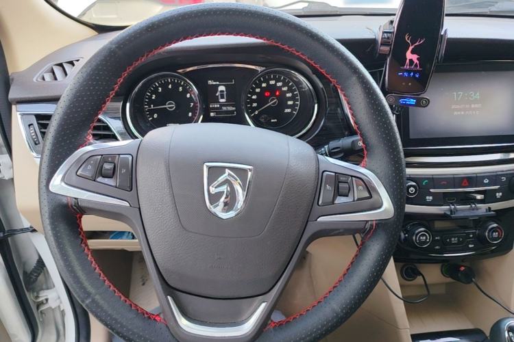 Used Baojun 730 2016 1.5T Manual Luxury Edition 7 Seats Steering Wheel