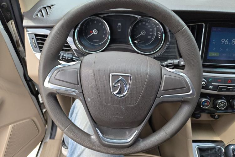 Used Baojun 730 2016 1.5L Manual Comfort Version 7 Seats China V Emission Standard Steering Wheel