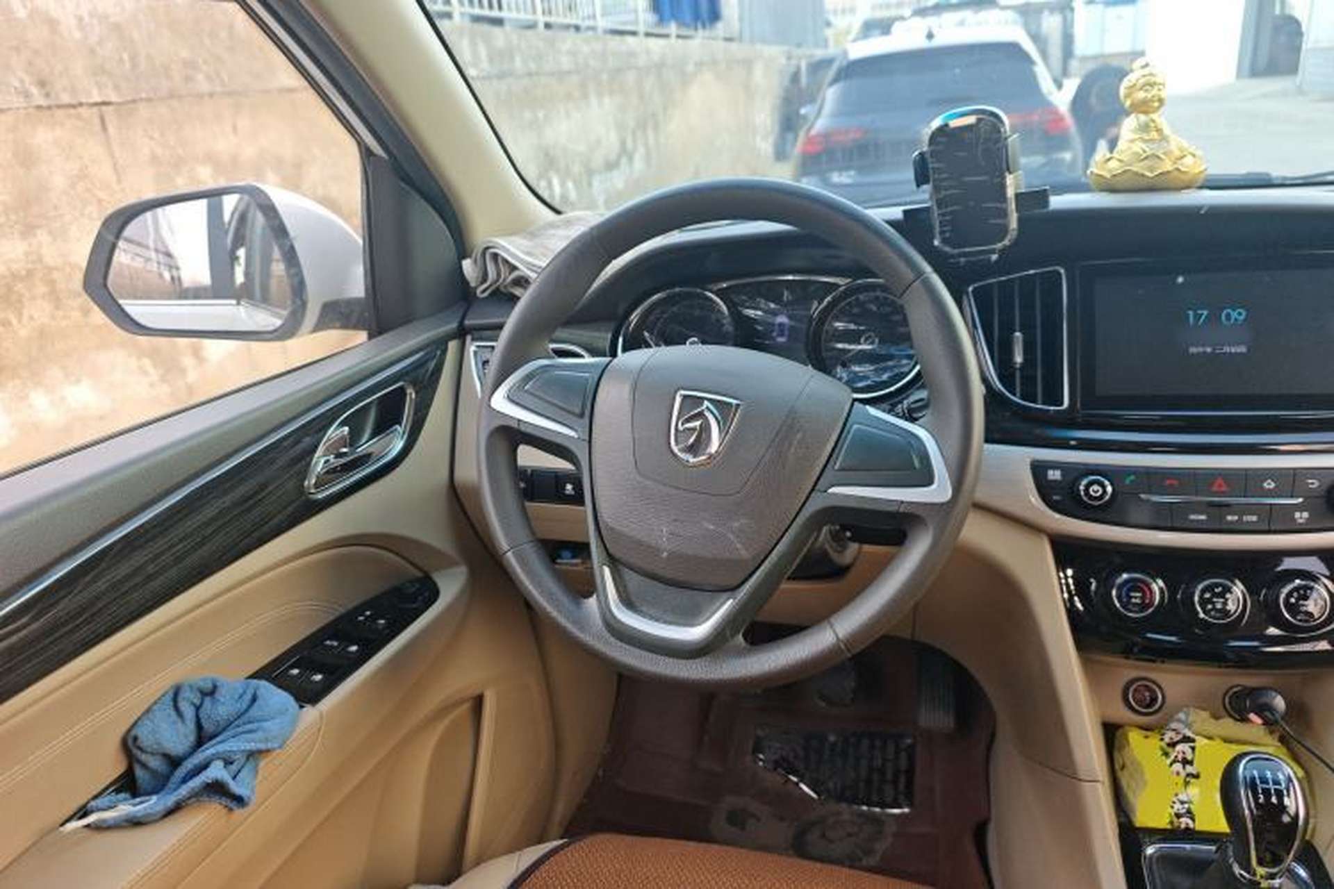 Used Baojun 730 2016 1.5L Manual Comfort Version 7 Seats China V Emission Standard Steering Wheel