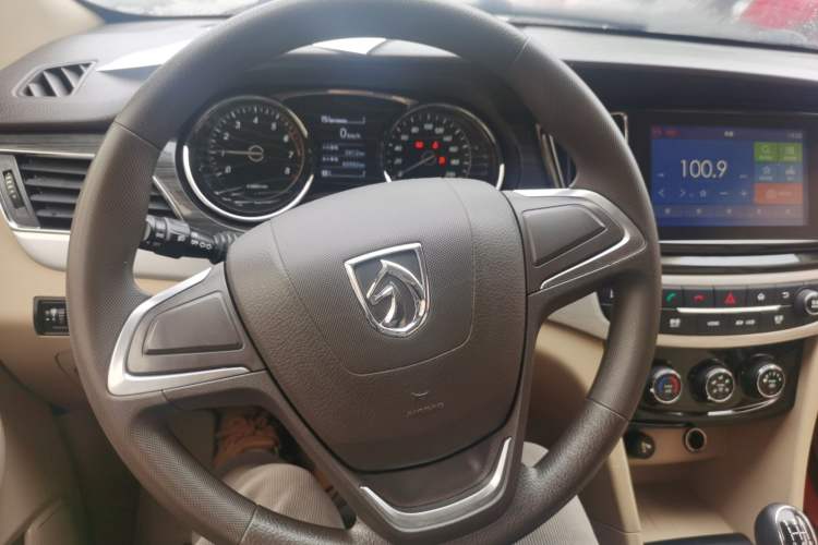 Used Baojun 730 2016 1.5L Manual Comfort Version 7 Seats China V Emission Standard Steering Wheel