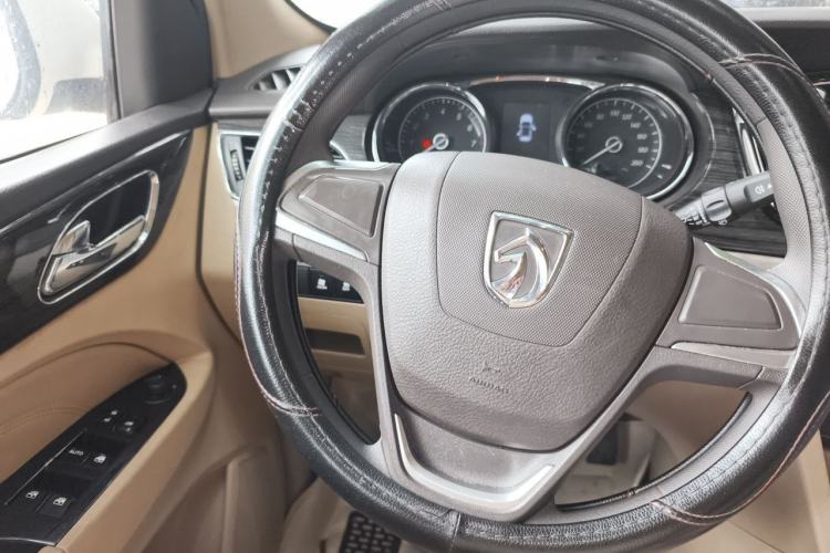 Used Baojun 730 2016 1.5T Manual Comfort Version 7 Seats Steering Wheel
