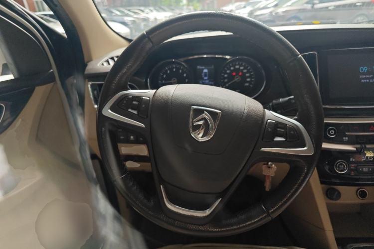 Used Baojun 730 2016 1.8L iAMT Luxury Model 7 Seats Steering Wheel