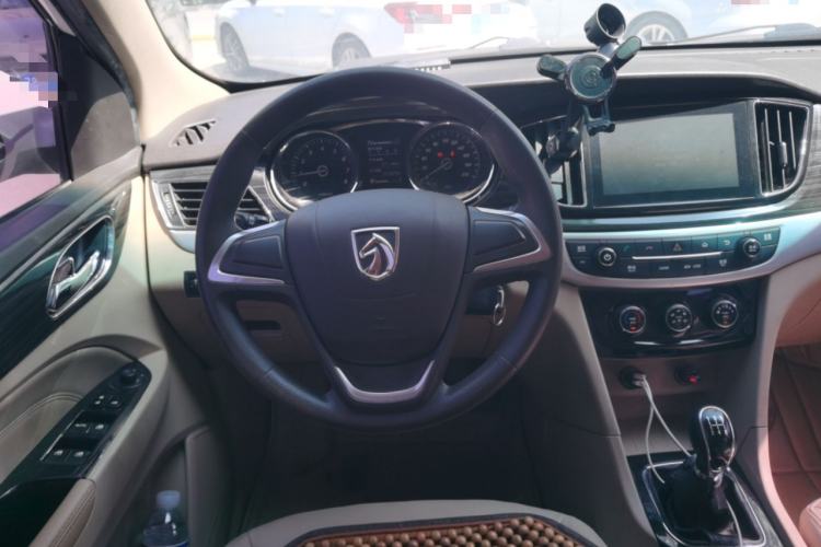 Used Baojun 730 2016 1.5L Manual Comfort Version 7 Seats China V Emission Standard Steering Wheel