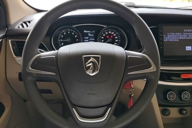 Used Baojun 730 2016 Revised 1.5L Manual Standard Version 7 Seats China V Emission Standard Steering Wheel
