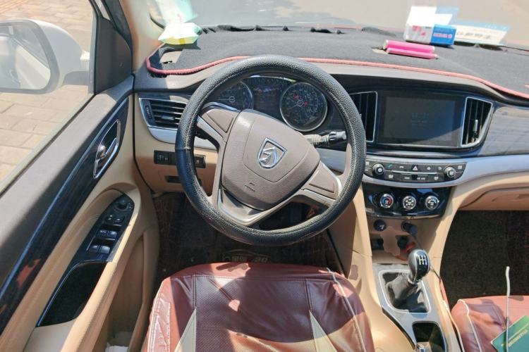 Used Baojun 730 2016 1.5L Manual Comfort Version 7 Seats China V Emission Standard Steering Wheel