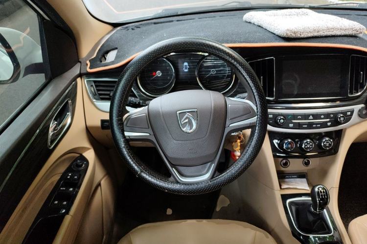 Used Baojun 730 2016 1.5L Manual Comfort Version 7 Seats China V Emission Standard Steering Wheel
