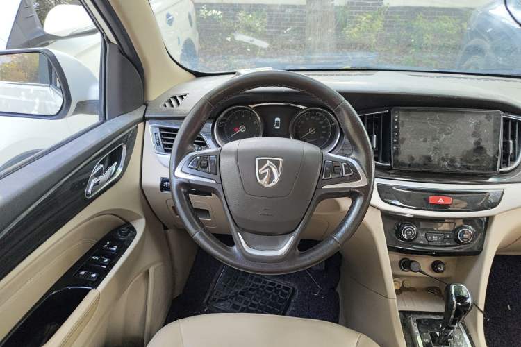 Used Baojun 730 2016 1.8L iAMT Luxury Model 7 Seats Steering Wheel
