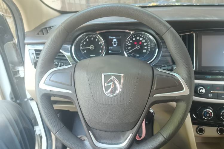 Used Baojun 730 2016 1.5T Manual Comfort Version 7 Seats Steering Wheel