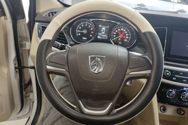 Used Baojun 730 2016 1.5T Manual Comfort Version 7 Seats Steering Wheel