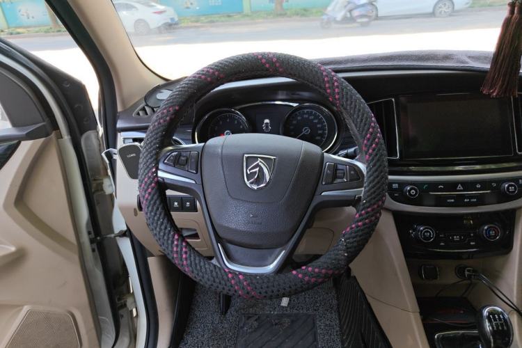 Used Baojun 730 2016 1.8L Manual Luxury Edition 7 Seats Steering Wheel