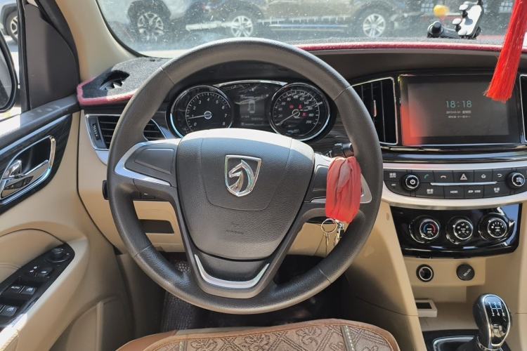 Used Baojun 730 2016 1.5L Manual Comfort Version 7 Seats China V Emission Standard Steering Wheel