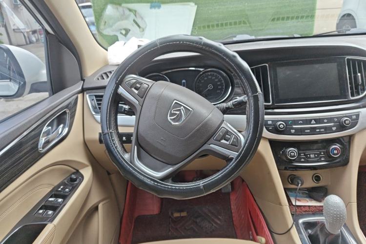 Used Baojun 730 2016 1.5L Manual Luxury Edition 7 Seats Steering Wheel