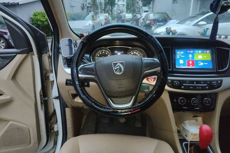 Used Baojun 730 2016 1.5L Manual Comfort Version 7 Seats China V Emission Standard Steering Wheel